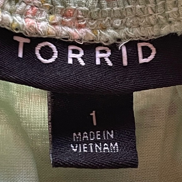 Torrid Clip Dot Blouson Sleeve Smocked Top - Picture 6 of 7